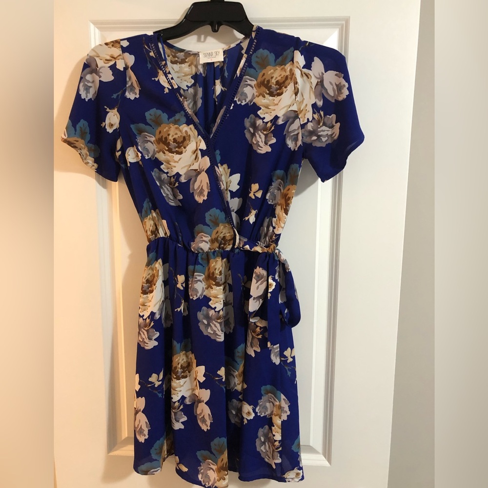 Floral v-neck midi dress